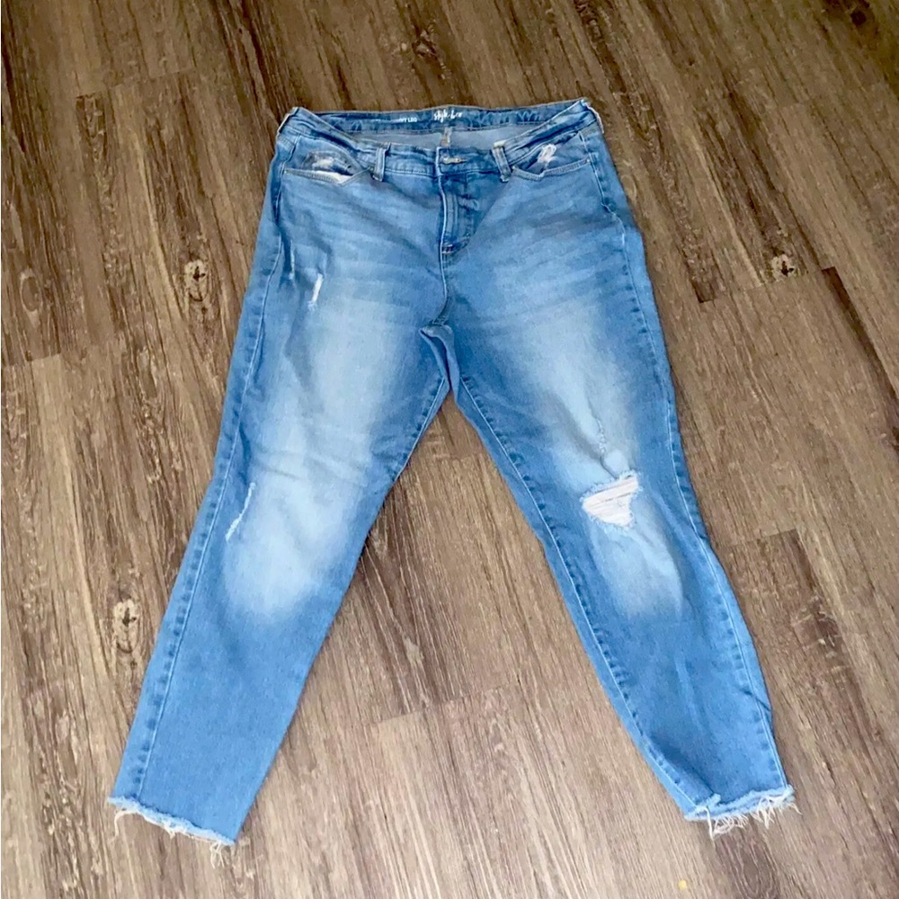 Style & Co Curvy-Fit Skinny  Leg Jeans Light Blue Wash Size 12 Distressed Frayed